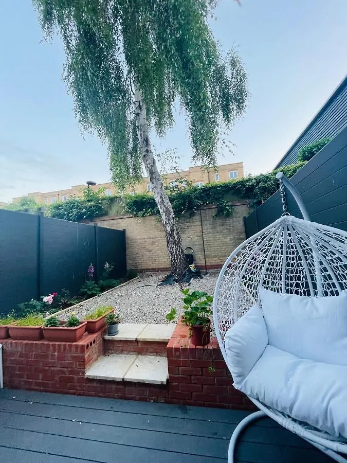 Guest house Riverside Double Room Garden View E14 London