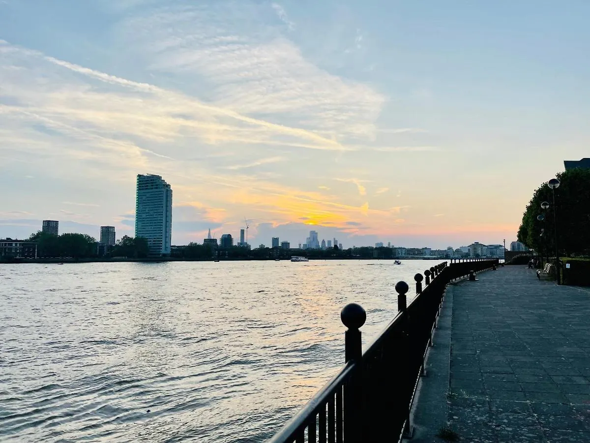 Riverside Double Room Garden View E14 London 0*,  United Kingdom