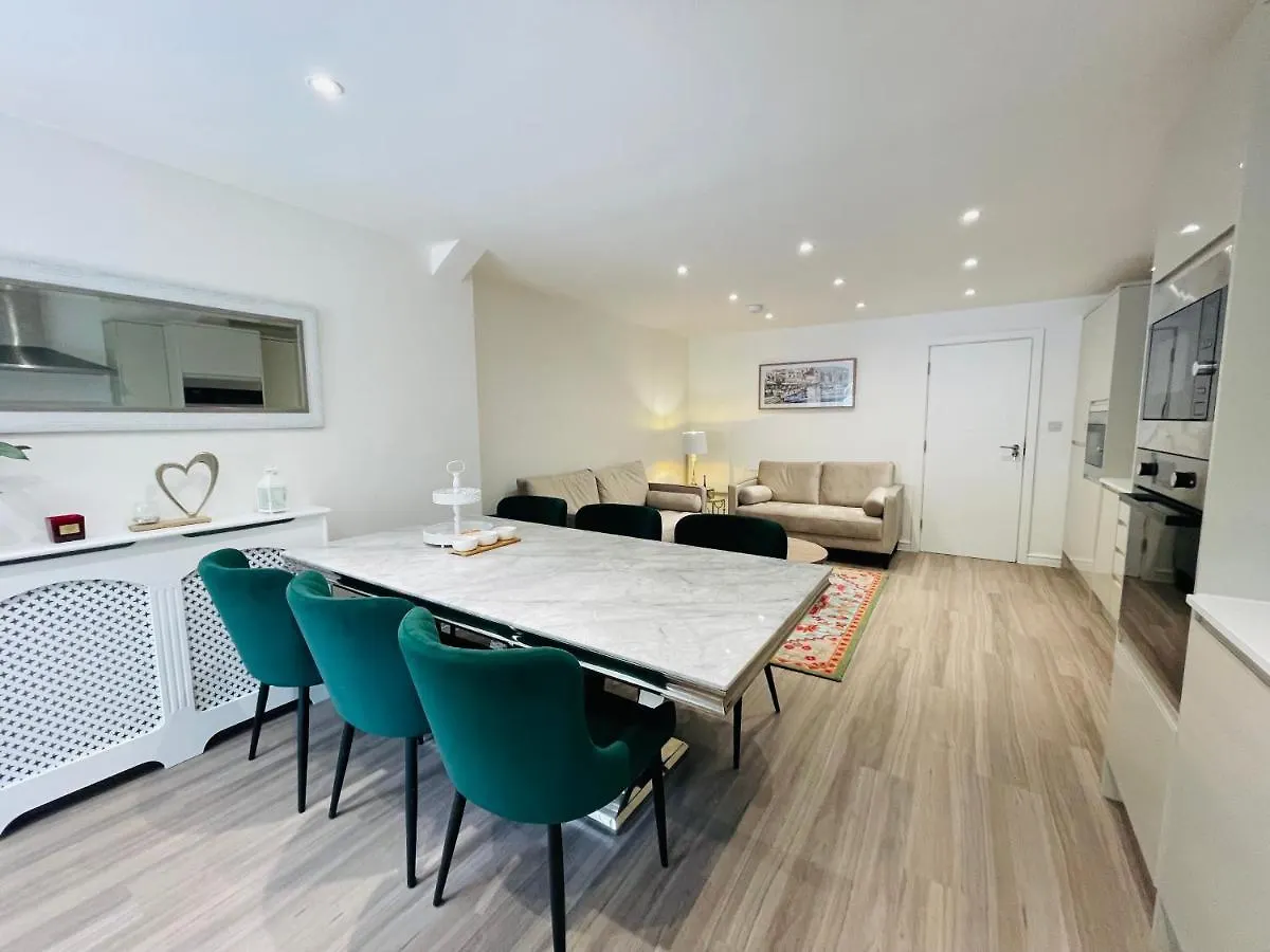 Riverside Double Room Garden View E14 London Guest house