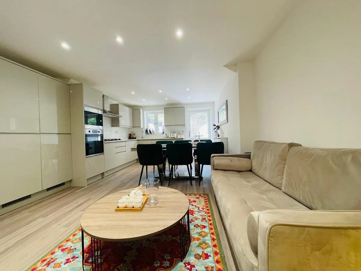 Guest house Riverside Double Room Garden View E14 London