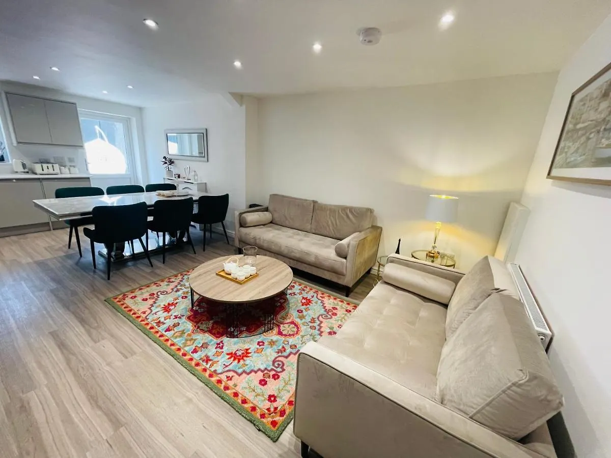 Riverside Double Room Garden View E14 London